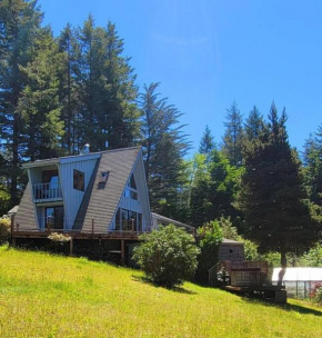 Unique A-Frame Cabin with Sauna- Deja Vu